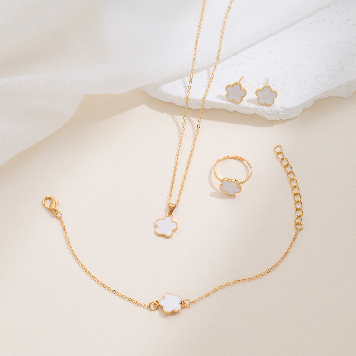 Retro designer bracelet Minimalist Zircon Full Diamond Bracelet set Light Luxury Bracelet Design Pearl Bracelet charm bracelet free shipping