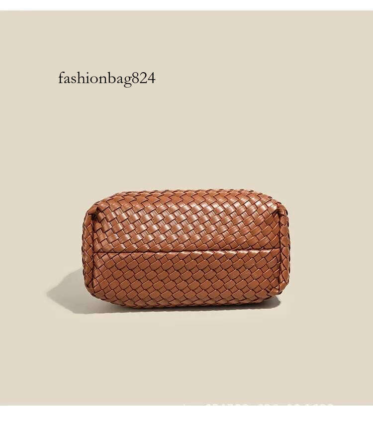 High-End Handwoven Bucket Large Capacity Single Shoulder Underarm Casual Commuter Crossbody Women's Bag