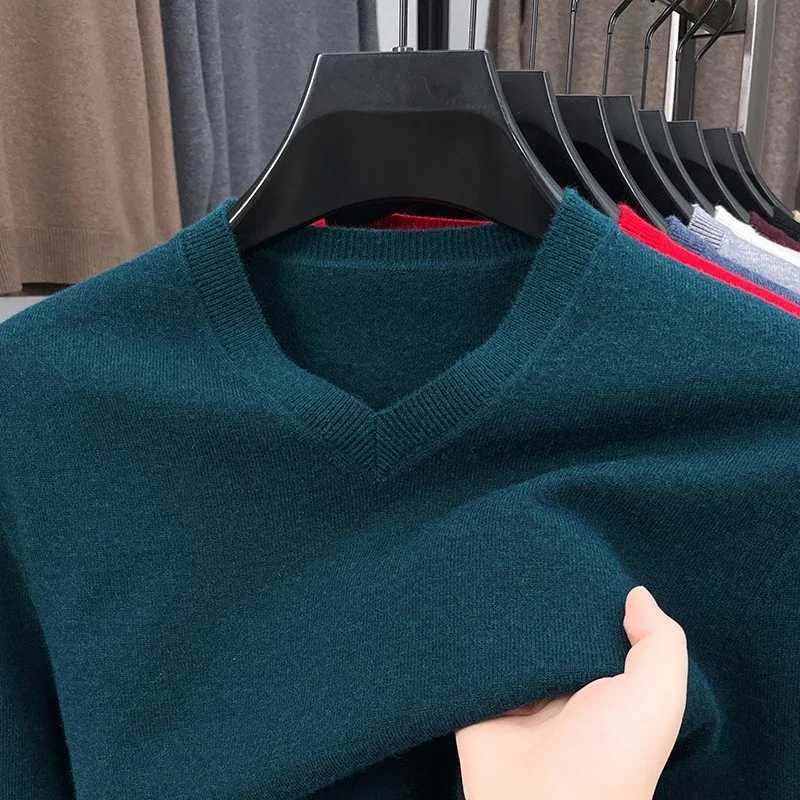 New Sweatwear Mens V Neck Basic Solid Color Sweaters Round Neck Elastic Pullovers Warm Autumn Knitted Oversized Sweater MenXJ251022