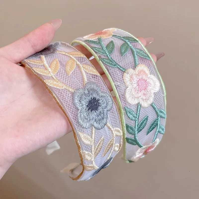 Retro Embroidered Flower Headband for Women Highgrade Floral Hair Bundle Fabric Wide Edge with Teeth Fashion Headband V251022