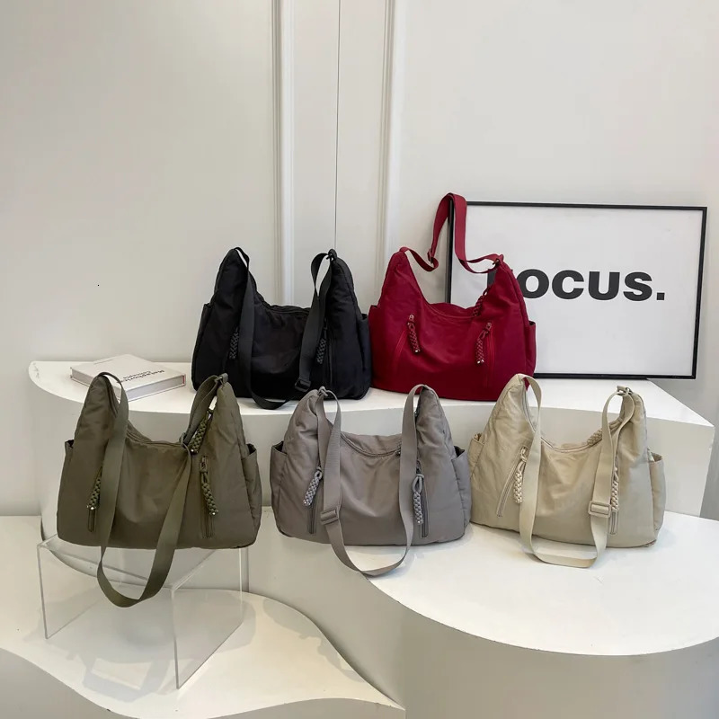 Summer Women Solid Color Shoulder Bag Fashion Lightweight Versatile Travel Crossbody Bag Nylon Large Capacity Hobo Bag 251021