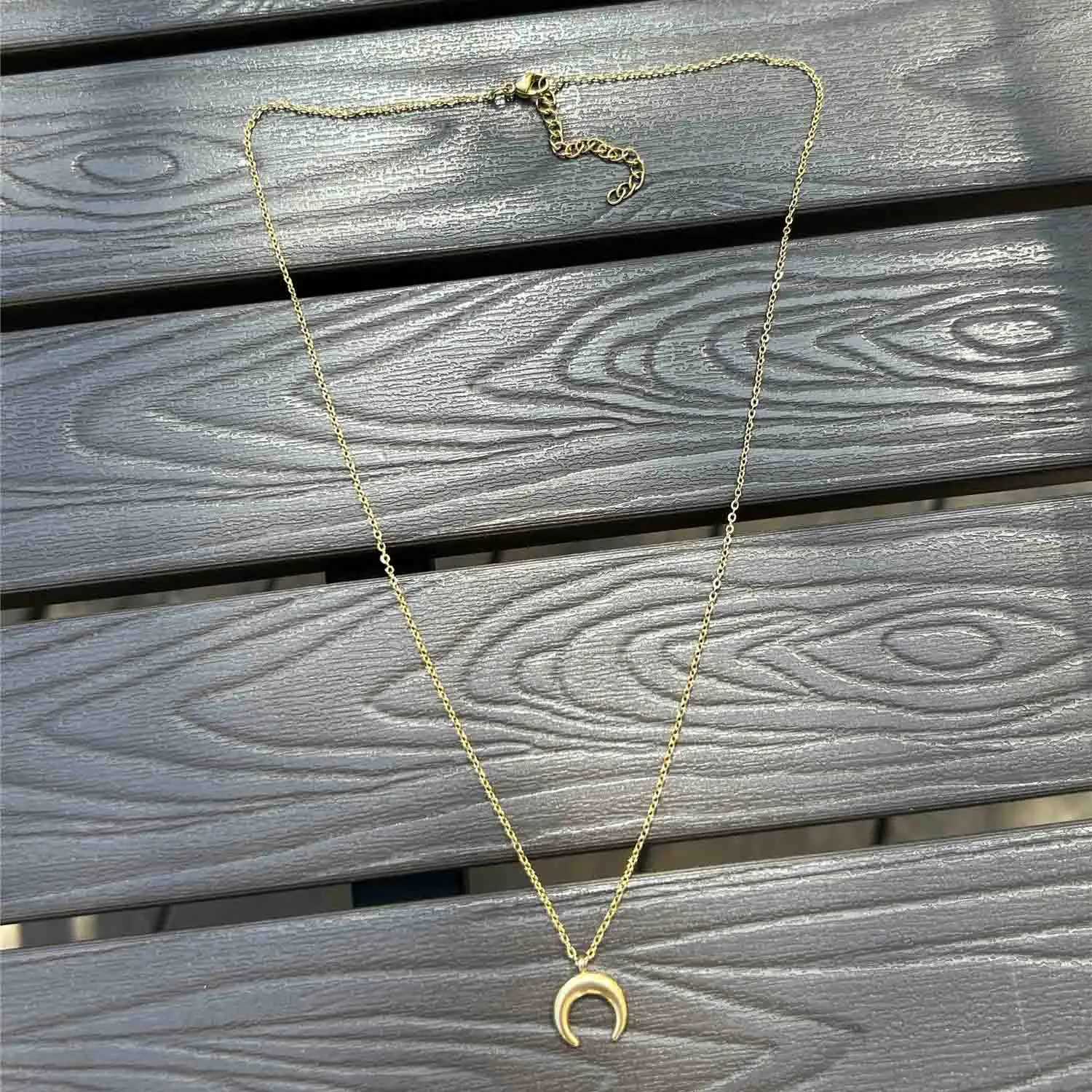 New Fashion Stainless Steel Thin Chain Moon Pendant Necklace For Woman Half Moon Horn Charms Necklace Jewelry V251022