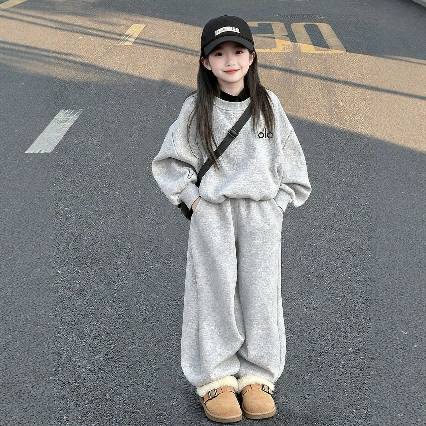 2025 Girls Autumn 2-Piece Set, Fashion Hoodie and Joggers Tracksuit, Luxury Fashion Sports Outfit for Kids and Tweens