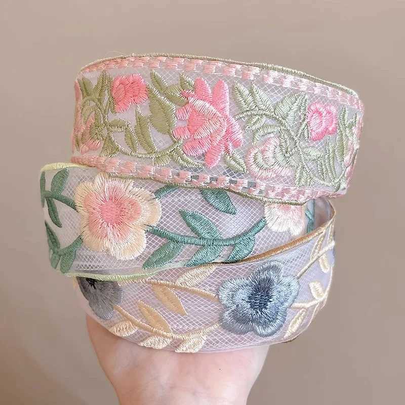 Retro Embroidered Flower Headband for Women Highgrade Floral Hair Bundle Fabric Wide Edge with Teeth Fashion Headband V251022