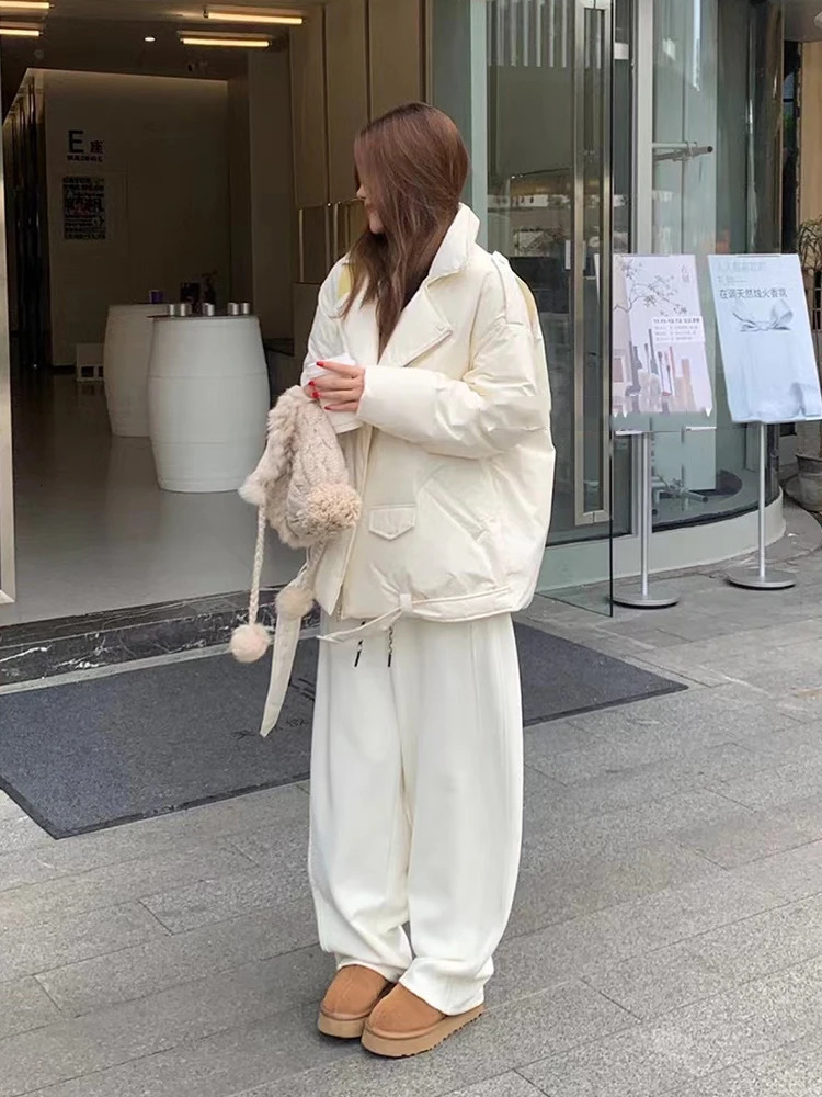 Winter Warm Diagonal Zipper Short Down Jacket Women White Duck Multi Pocket Jackets Female Thicken Parker Cotton Outwears 251017