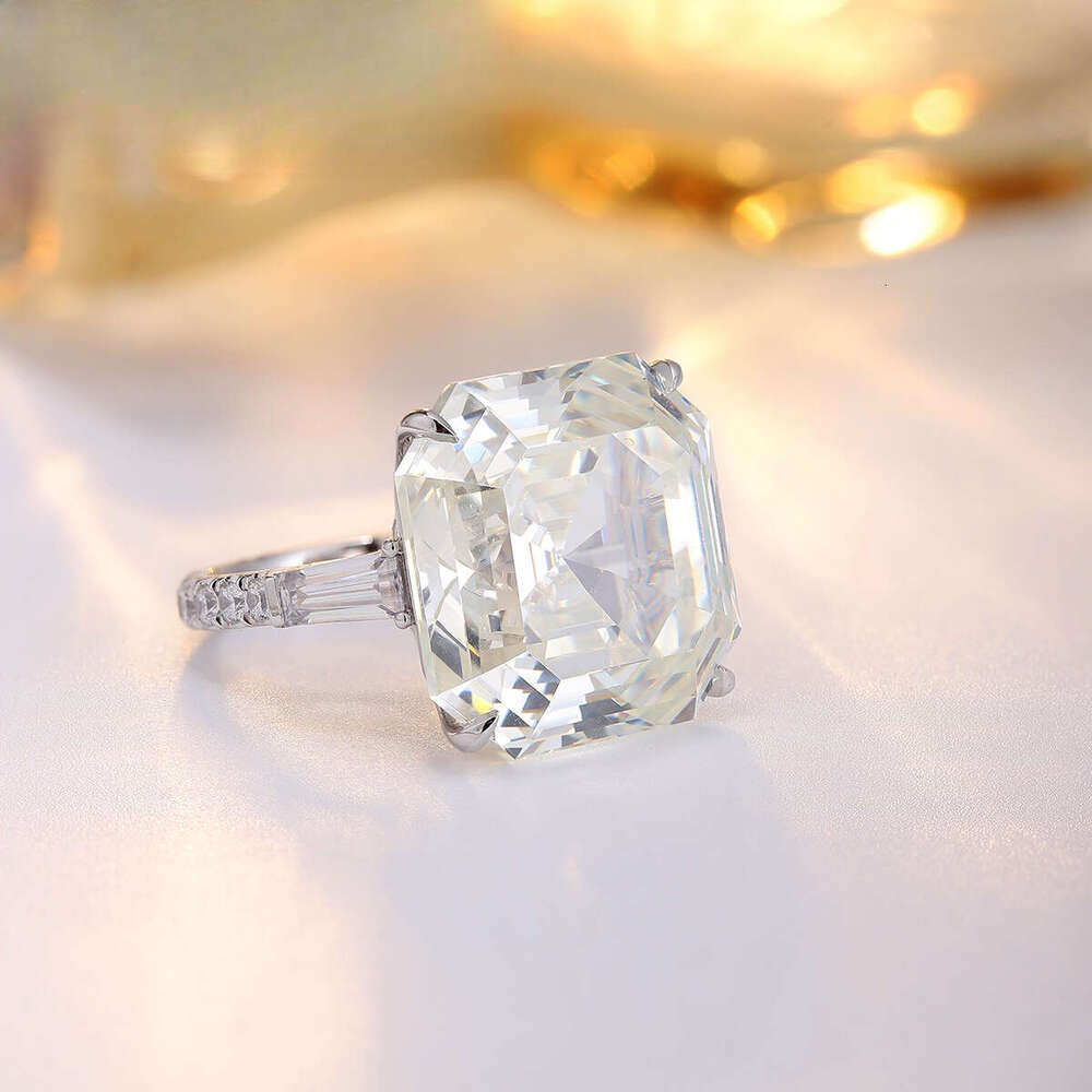 High Quality Asher Cut Three Stone Moissanite Jewelry Pure White Gold Engagement Ring