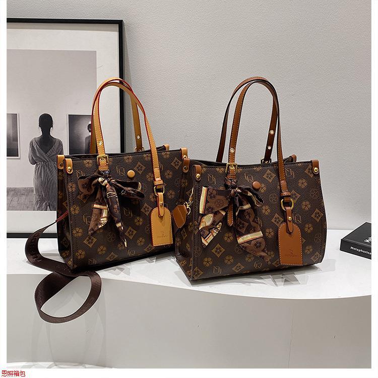 new Spring Bea Shopping Hobo with Inserted Buckle Large-capacity Mommy Tote Bag for Women bags