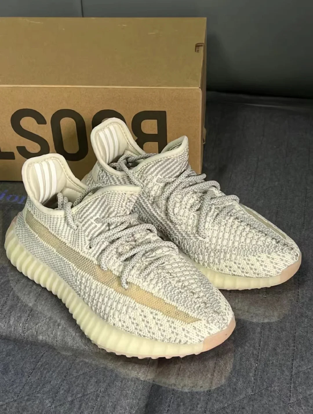 YZ designer shoe With Box Running Designer For Men Womens Casual Shoes Mesh Triple Black Red White Light Blue Tint Unisex Outdoor Trainers Sports Sneakers Size 05