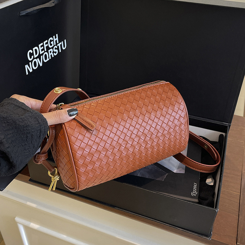 Luxury Brand Designer Bag Bag Woven Texture Single Shoulder Bag Boston Cylinder Bag Large Capacity Commuter Wide Strap Crossbody Bag 2025 New Model