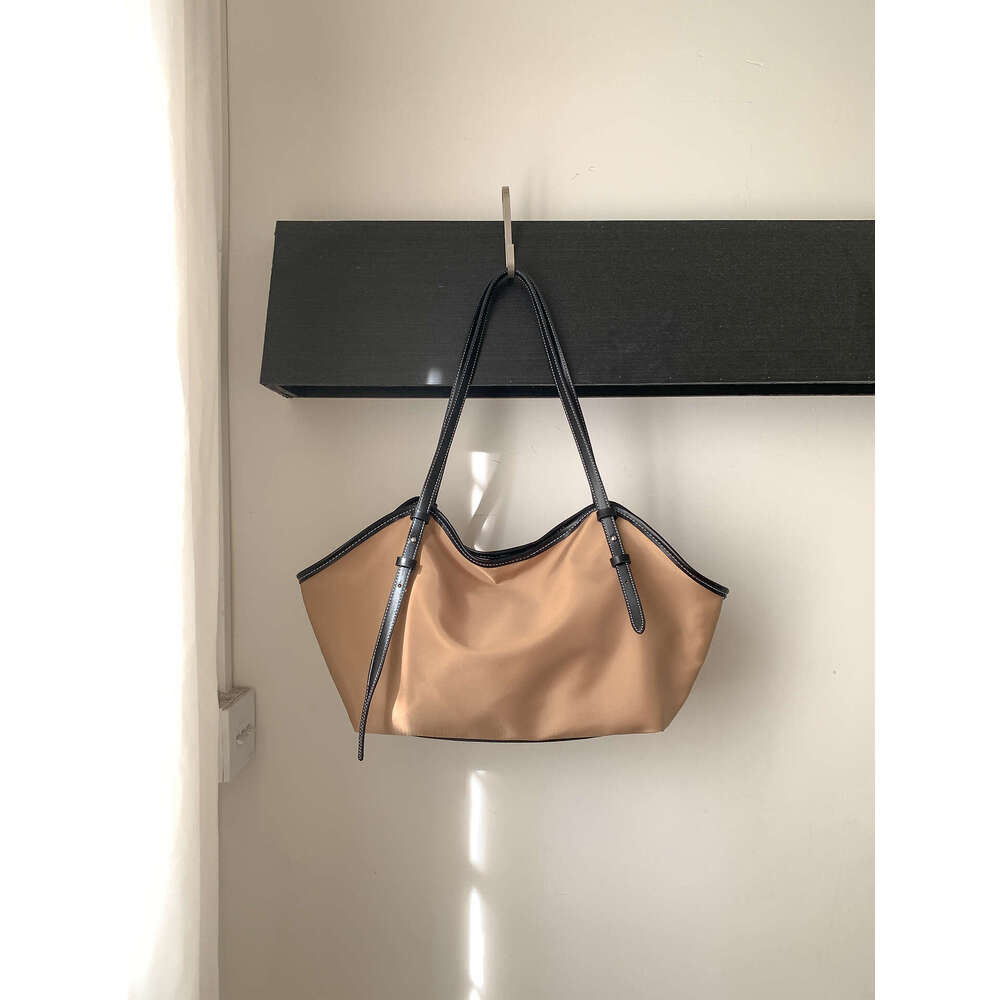 Nylon New Women's Shoulder Korean Style Trendy Commuter Casual Versatile Large Capacity Tote Bag For Women B5