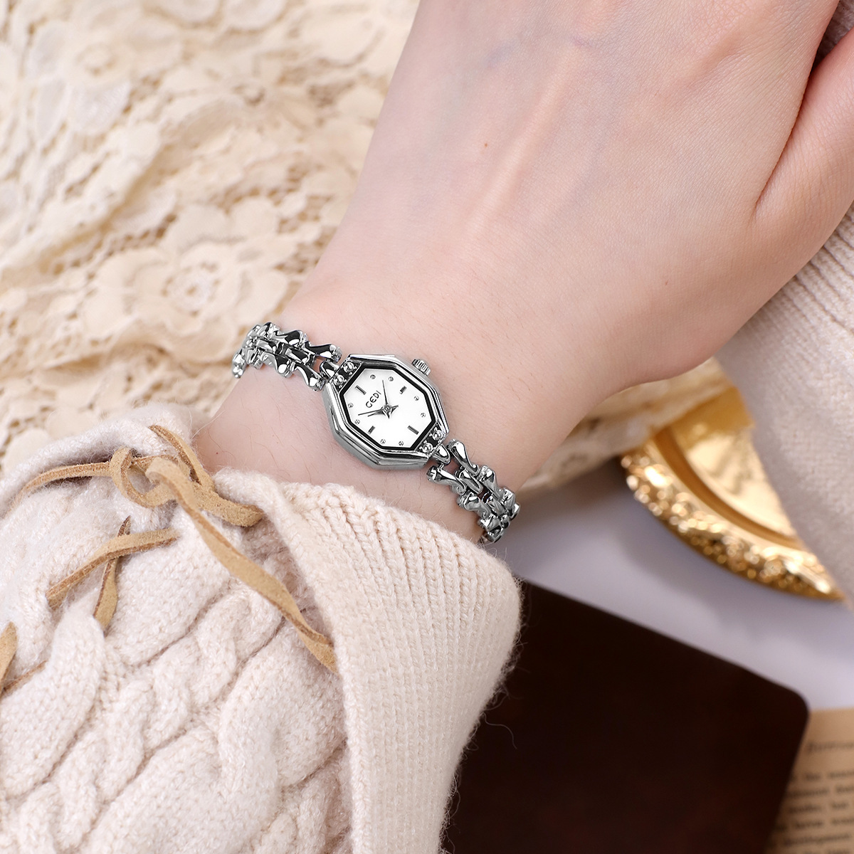 Luxury Watch Designer Watch Goldie Small Exquisite Light Luxury Bracelet Watch Niche High-end Octagonal Women's Quartz Watch