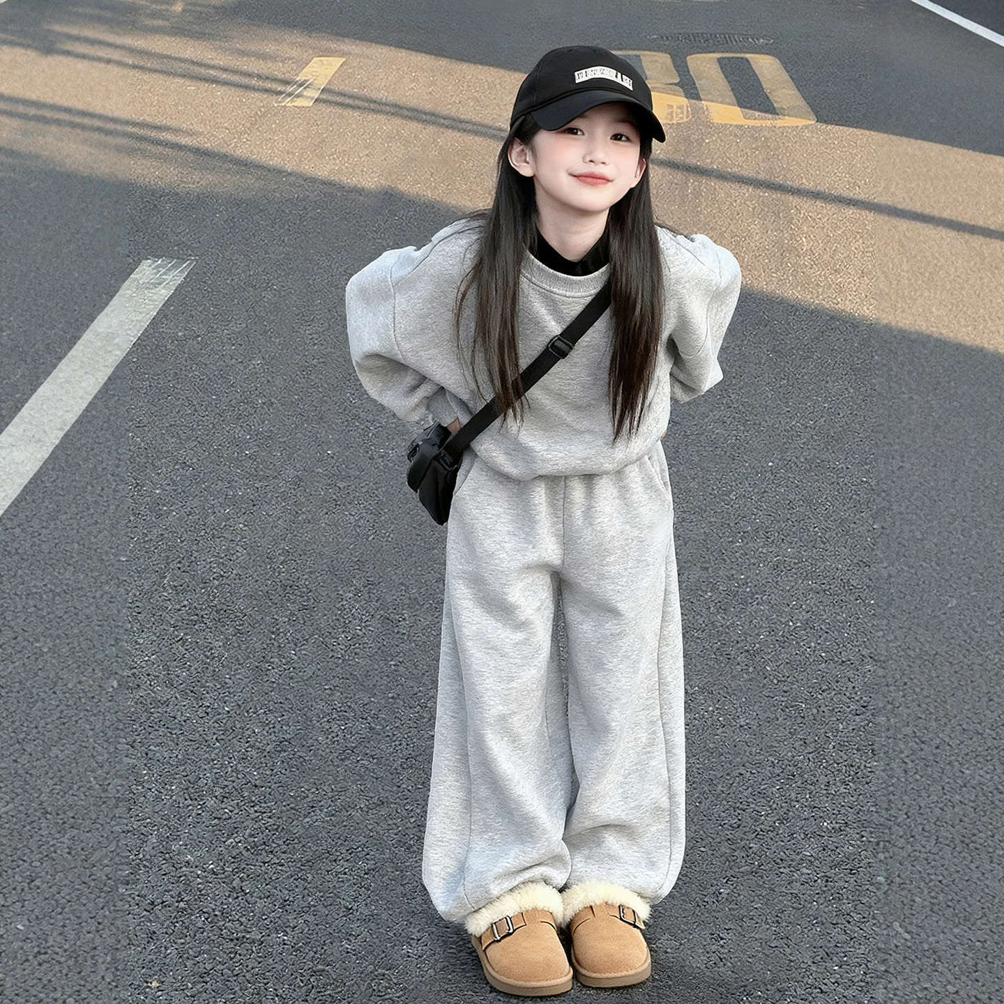 2025 Girls Autumn 2-Piece Set, Fashion Hoodie and Joggers Tracksuit, Luxury Fashion Sports Outfit for Kids and Tweens