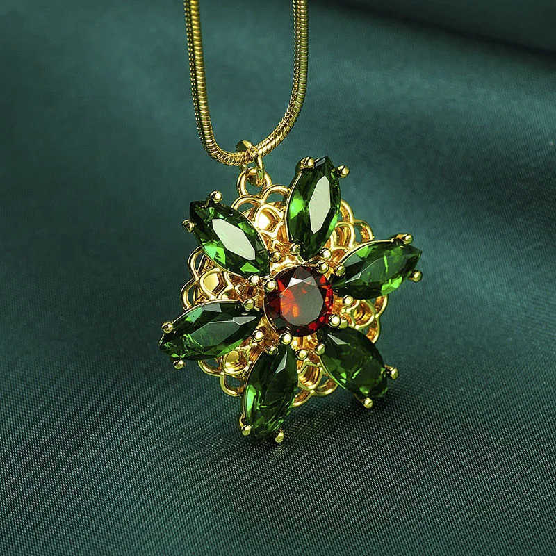 Valily Anastasia NecklaceTogether In Paris Emerald Stone Flower Necklace Lost Princess Inspired Pendant Necklace for Women U251022