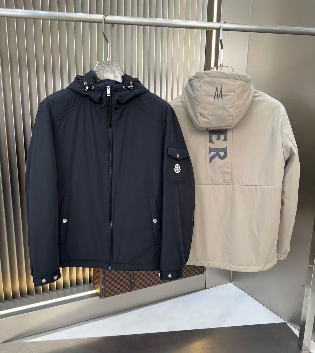 Designer Autumn/Winter Hooded Jacket Tailored Fit Softshell Material Exceptional Comfort Wind Resistant Outdoor Jacket