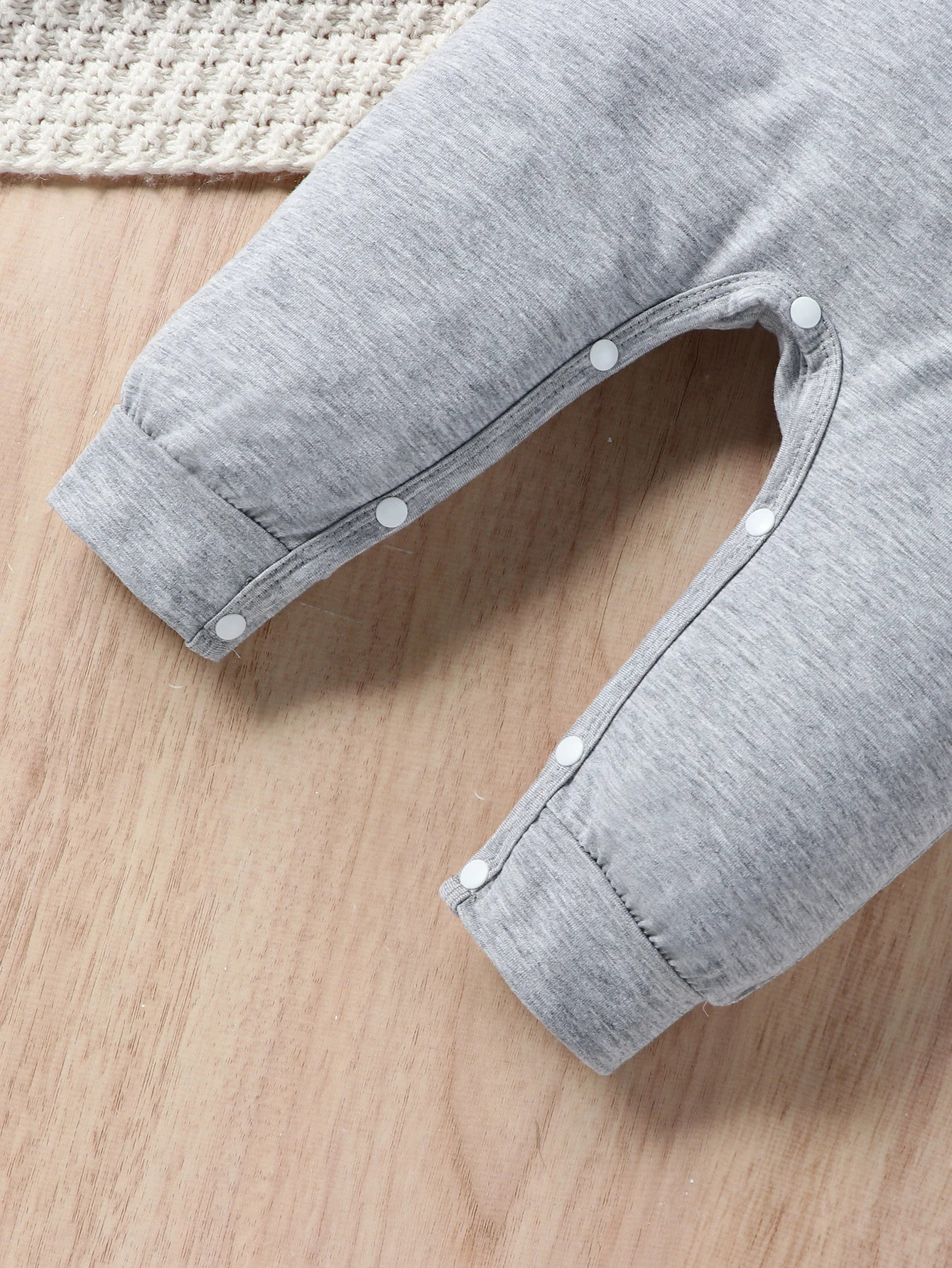 Autumn and winter baby boy cute casual fashion HELLO English letter long sleeved round neck jumpsuithat 251022