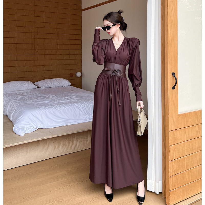Autumn and winter designer fashion new style elegant European and American style V-neck design waist pleat slim fit trumpet long skirt