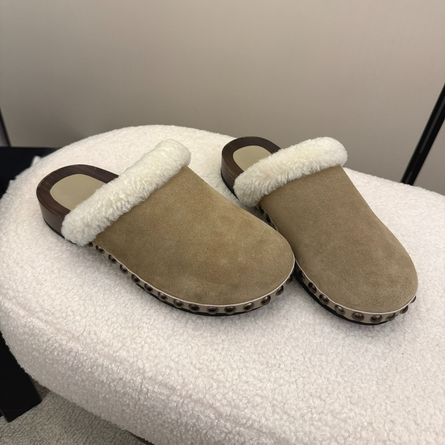 Luxury Designer women slippers Women's slip on Clogs platform Mules Stud Embellished close toe band sandals Winter shoes Casual shoes Chunky heel Factory footwear