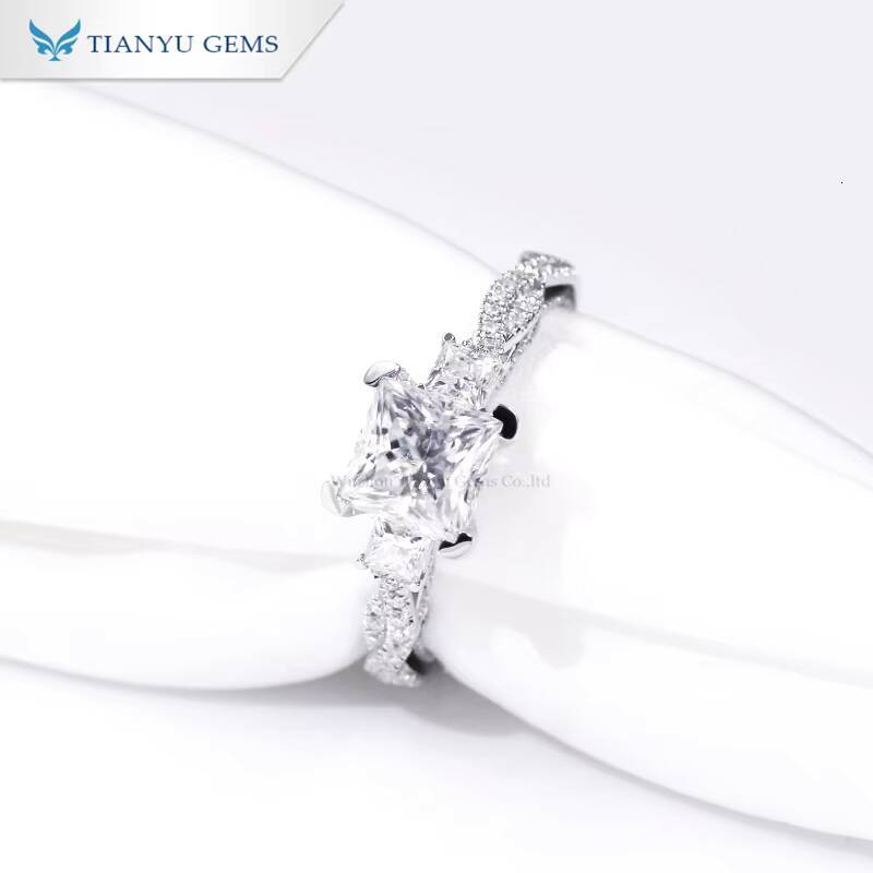 Tianyu Gems Luxury Design Princess Cut Moissanite Diamond White Gold Engagement Ring