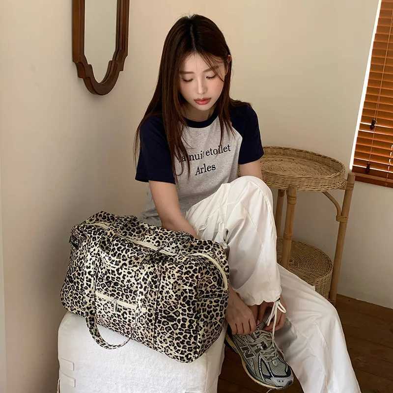 A Niche Leopard Print Canvas Handbag Highend Leopard Print Commuter Shoulder Bag Cross border Large Capacity Business Travel BagL251023