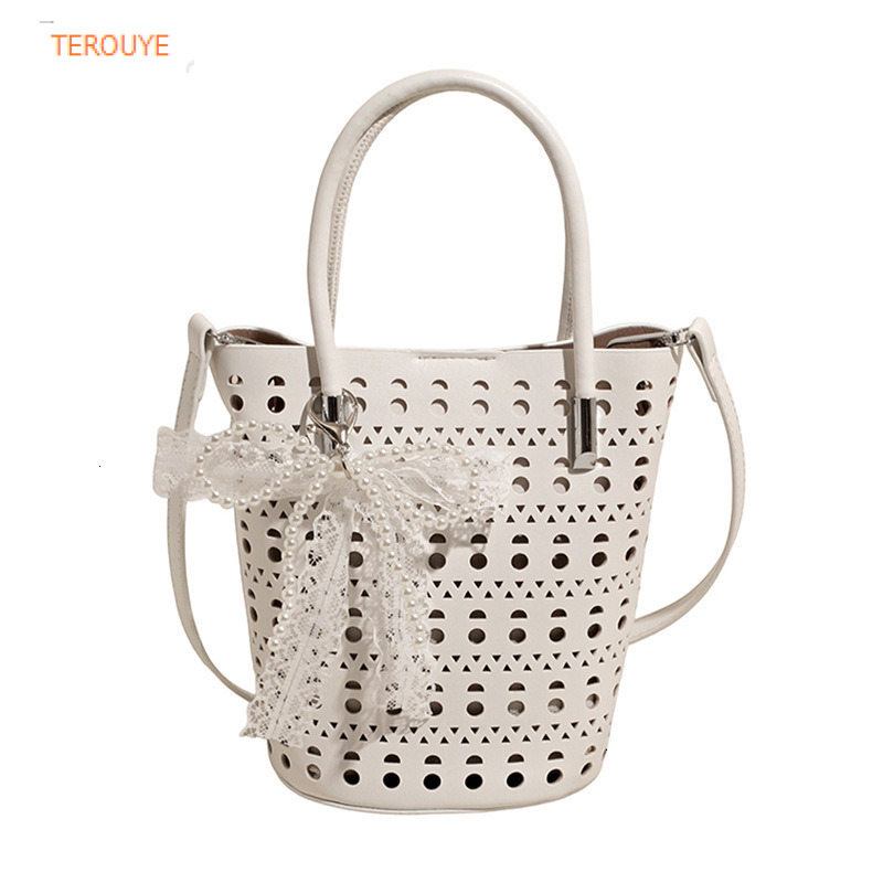 Hollow out fashion bucket bag, Korean style niche fashion, autumn and winter new trend, casual and simple style, women's shoulder bag, luxurious 
