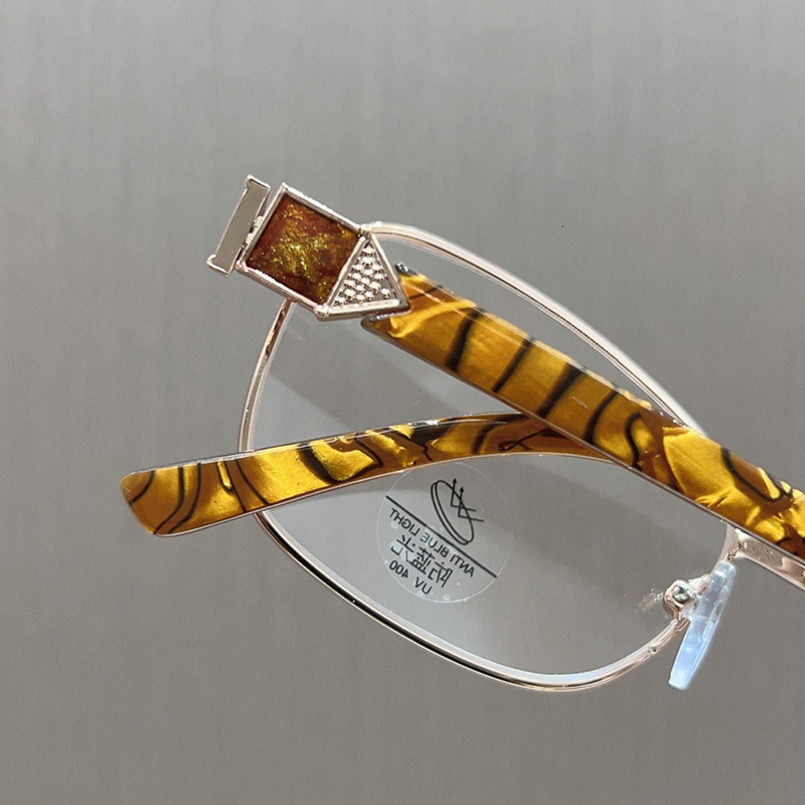 Ultra-light Rose Gold Metal Frame Glasses for Women with Myopia, Customizable Prescription, Elegant and Sophisticated Small Face Eyeglass Frames