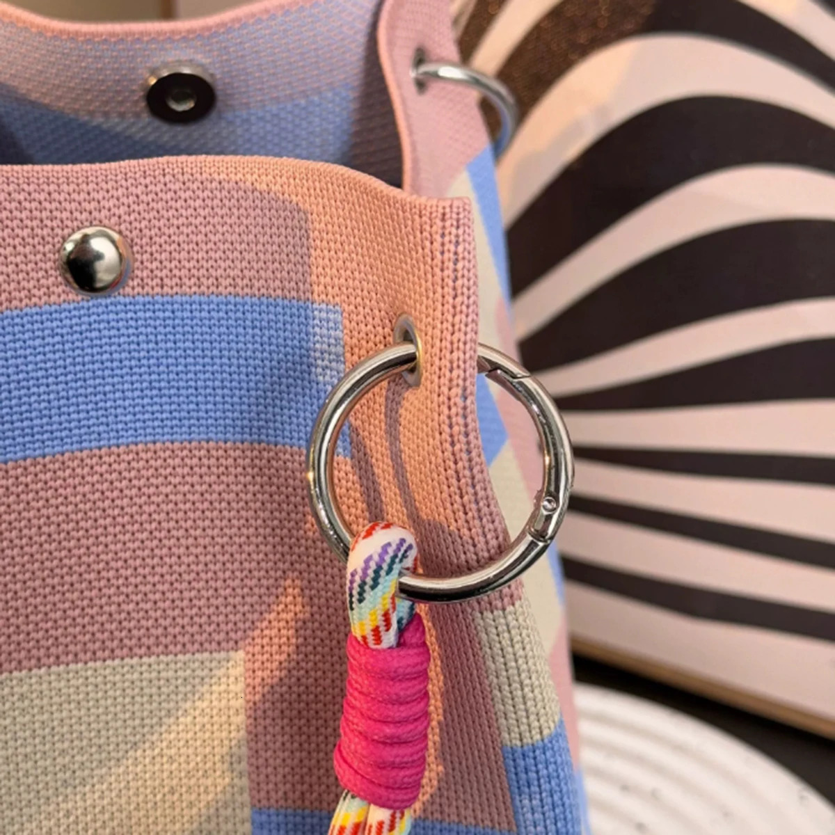 This multicolor knitted retro bucket handbag is simple and colorblocked versatile easy to carry with you 251018