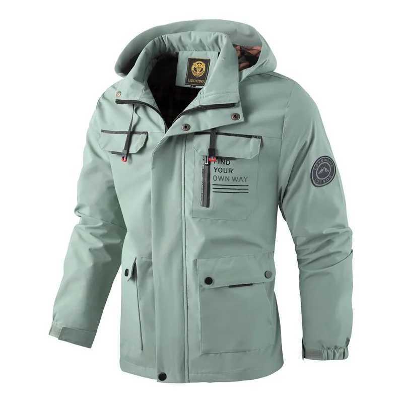New Winter Men Outwear Warm Removable Hooded Hiking Jacket Men Outdoor Windproof Casual Fashion Jacket Coat Male Clothing W251023