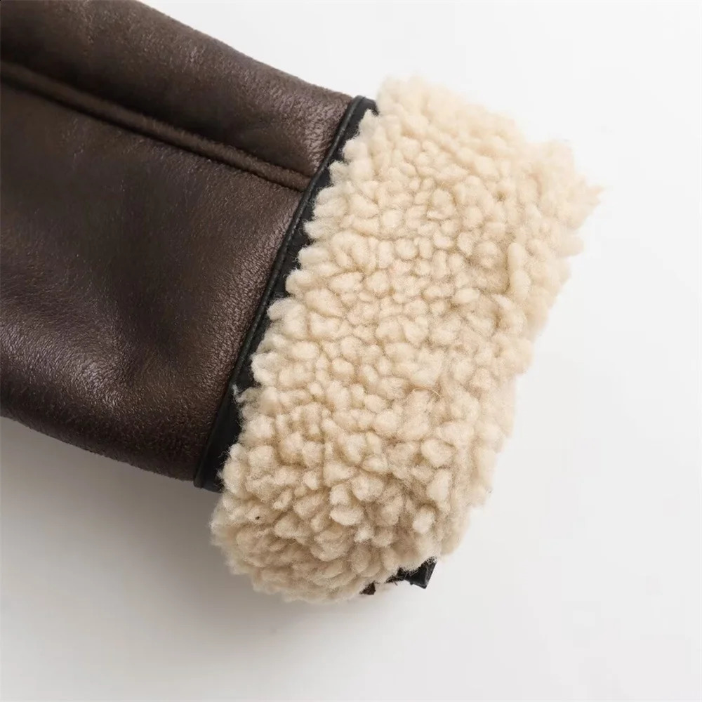 2024 AutumnWinter Product Casual Womens Wear Flip Collar Fur Integrated Loose and Versatile Short Jacket Coat 251018