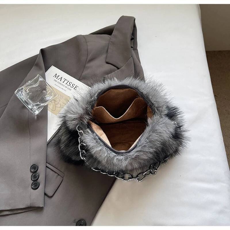 Luxury handbag fashionable designer bag casual and simple women's shoulder bag fluffy large capacity armpit tote bag chain link dinner bag