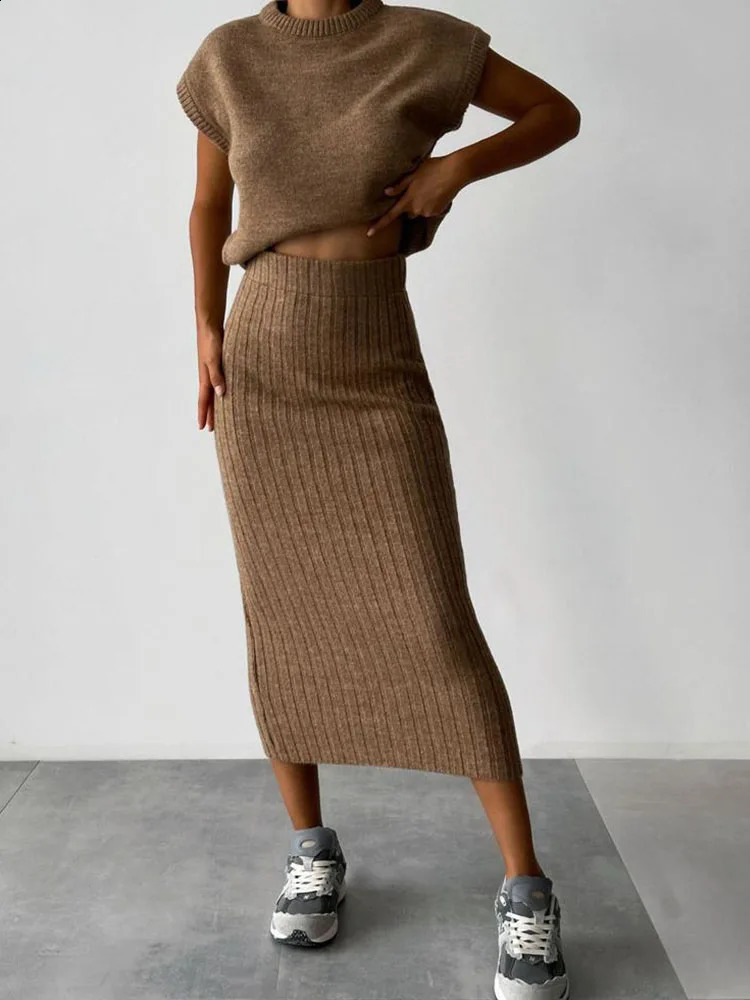 Womens Sleeveless Pullover Top Slim Long Skirt Sweater Set Versatile Fashion Sexy Girl Wind Suit Trendy Outfit 251022