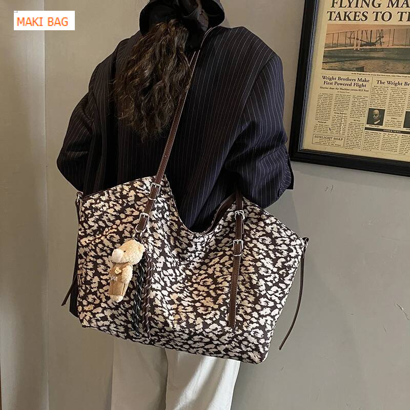 Retro suede design handbag for autumn and winter, large capacity, fashionable and elegant, luxurious armpit bag, women's shoulder bag, trendy des