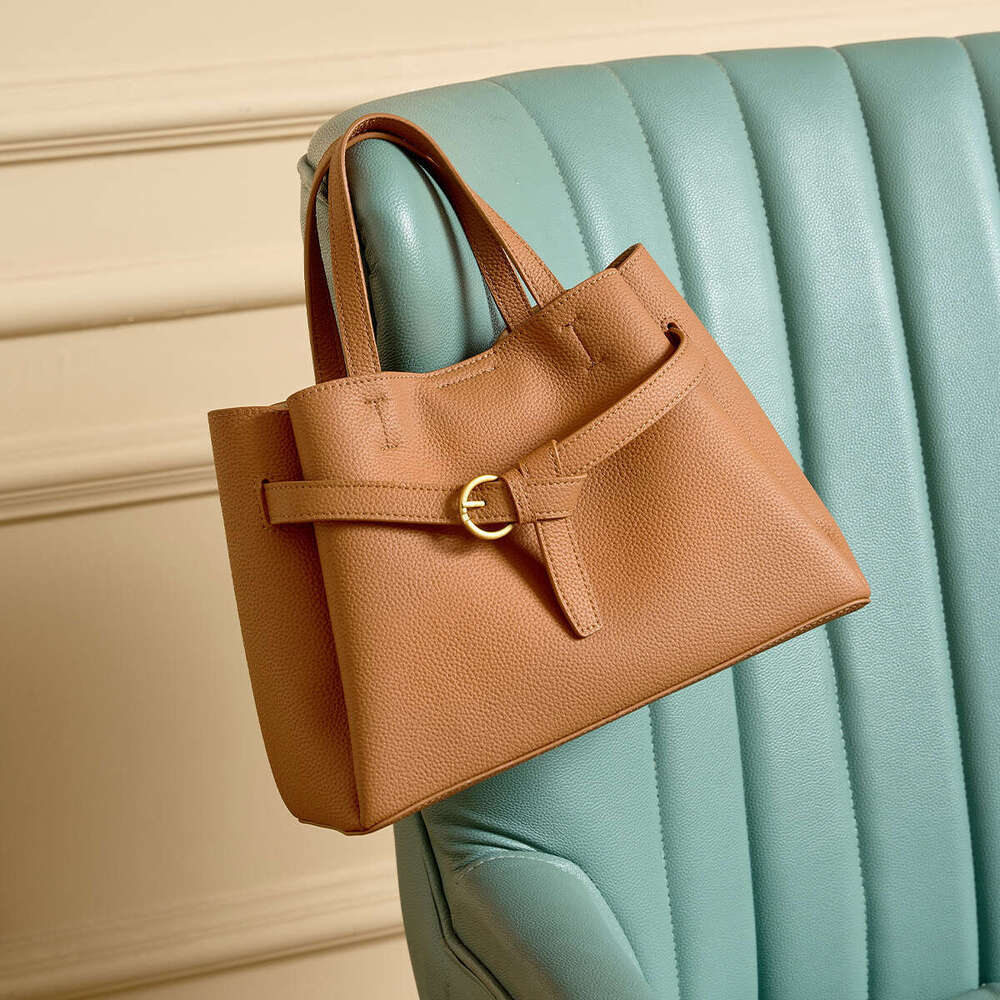 Luxury bag Commuting Crossbody Light Fashion Single Shoulder Genuine Leather Tote Bag Large Capacity Versatile High end New Women s Handbag
