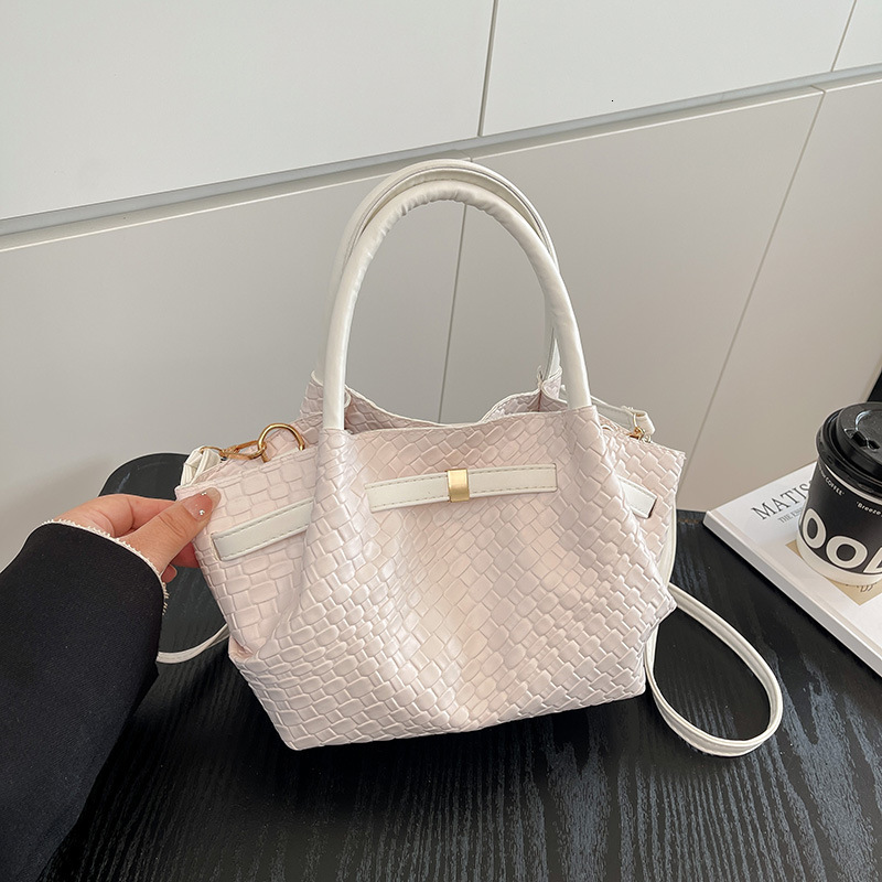 Luxury Brand Designer Bag New Woven Wing Bag 2025 New Trendy Wrinkled Dumpling Bag Trendy Large Capacity Commuter Shoulder Tote Bag