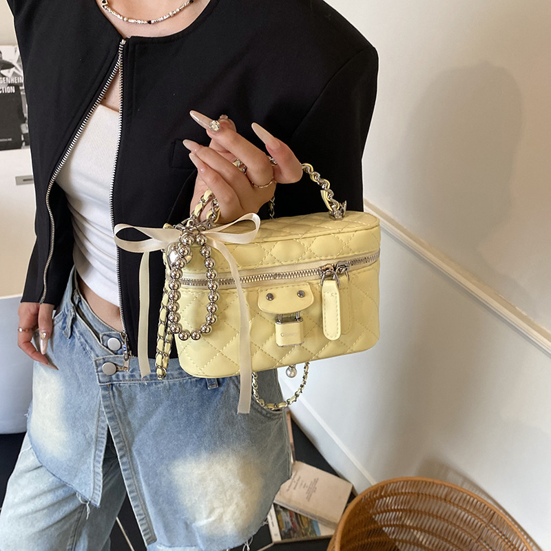 Luxury Brand Designer Bag 2025 Summer Gentle Temperament Quilted Handbag Daily Personality Solid Color Metal Chain Single Shoulder Crossbody Bag For W