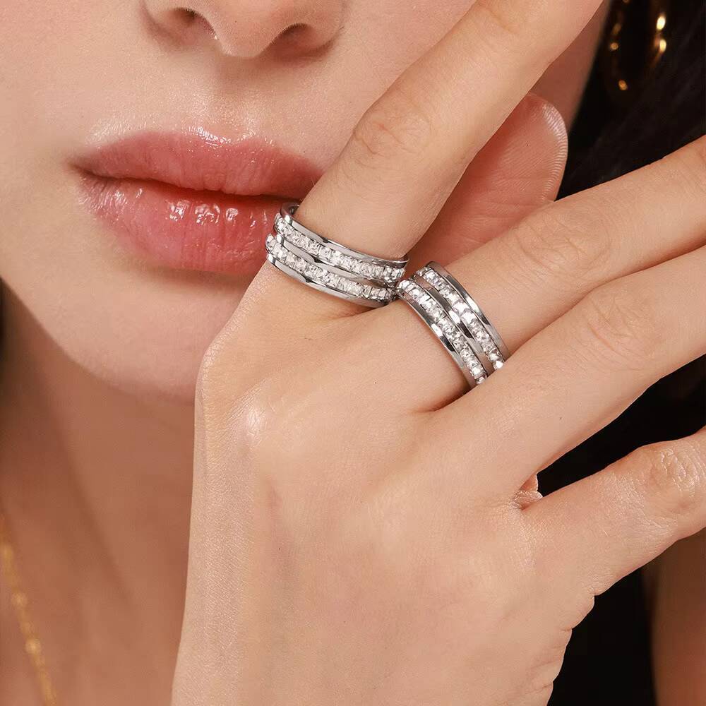 New Arrival Product Fashion Diamond Band Ring Stainless Steel Silver Rose Gold Plated Moissanite Wedding Ring Set