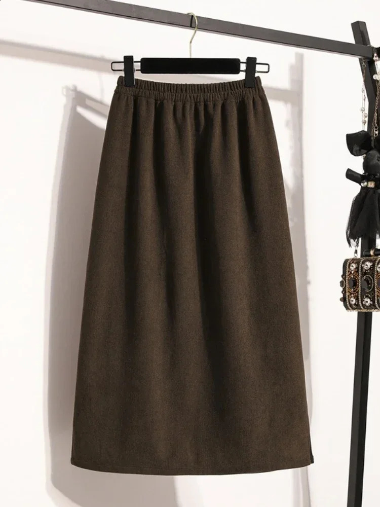 Plus Size Skirt for Women Autumn High Elastic Waist Large Korean Style Elegant Brown Casual Slit Pencil Skirts 251022