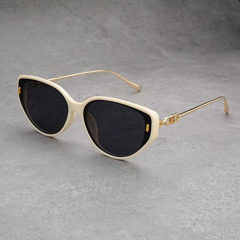 2025 New Vintage Fashion Small Cat Eye Sunes Ladies Metal Leg Sun es Wen Retro Luxury Designer UV400 GafasW251023