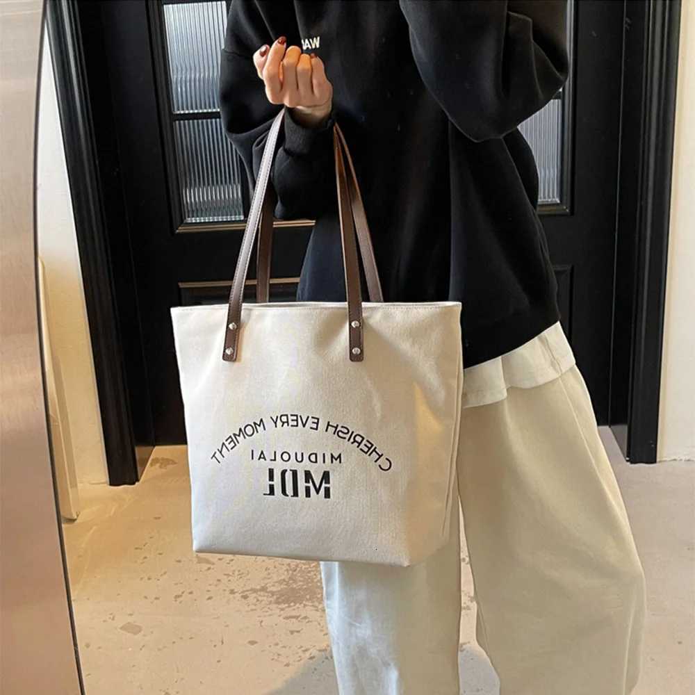 Japanese Style Casual Tote Bag Large Capacity Lightweight Foldable Work Handbag Minimalist Zipper Closure Shoulder BagL251023