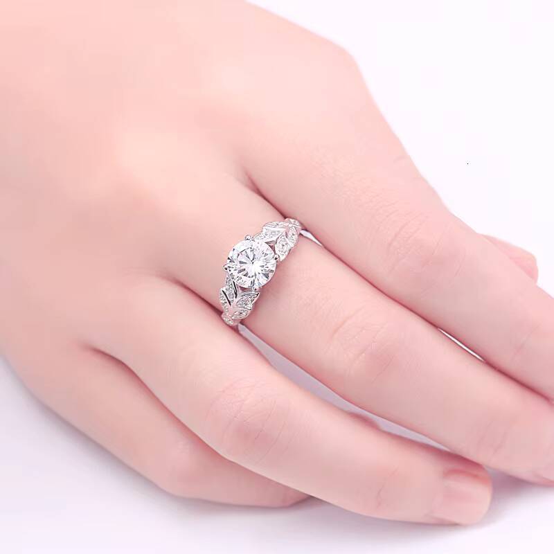 High End Jewelry Cheap Price 925 Silver Moissanite Simple Ring for Women