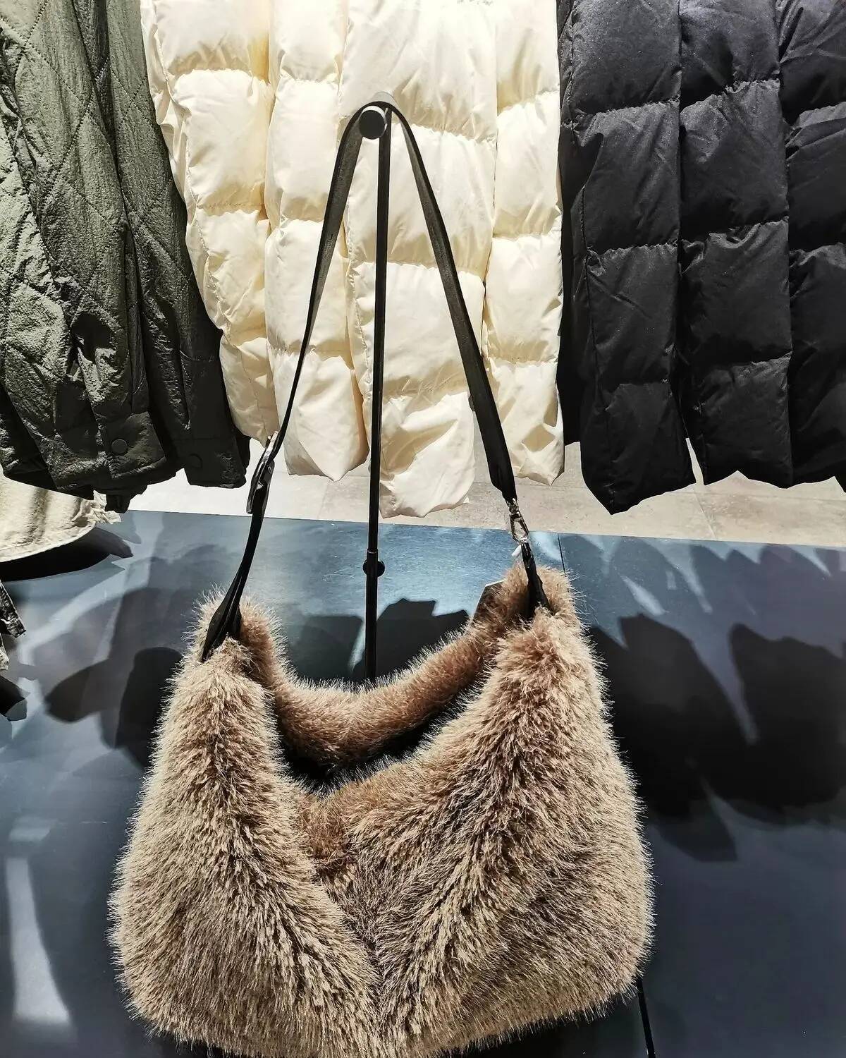 Vintage style khaki designer bag autumn and winter new luxury handbag large capacity soft plush casual women's shoulder bag spicy girl armpit tot