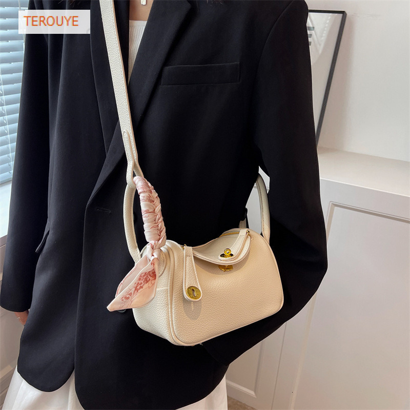 French niche design handbag autumn and winter new fashion texture style scarf design women's shoulder bag elegant luxury designer bag