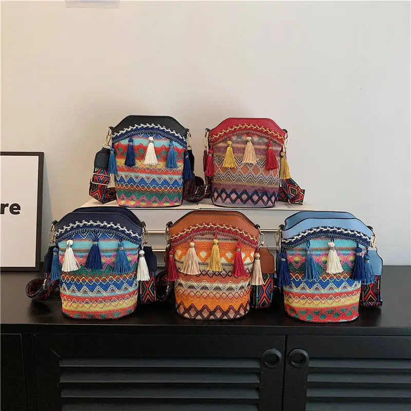 Bohemian Ethnic Style Niche n Woven Contrasting Tassel Bucket Diagonal Cross Single Shoulder Bag Womens Random Color 251018
