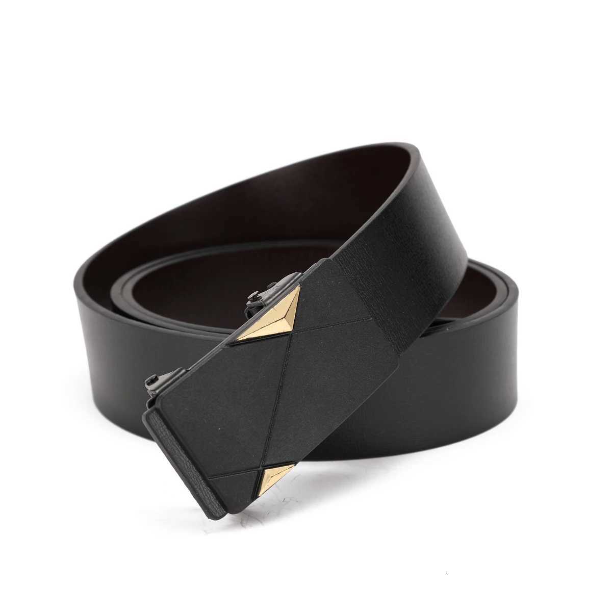 A casual individual and retro belt a Westernstyle clothing accessory metal buckle PU belt suitable for both men and womenXJ251023