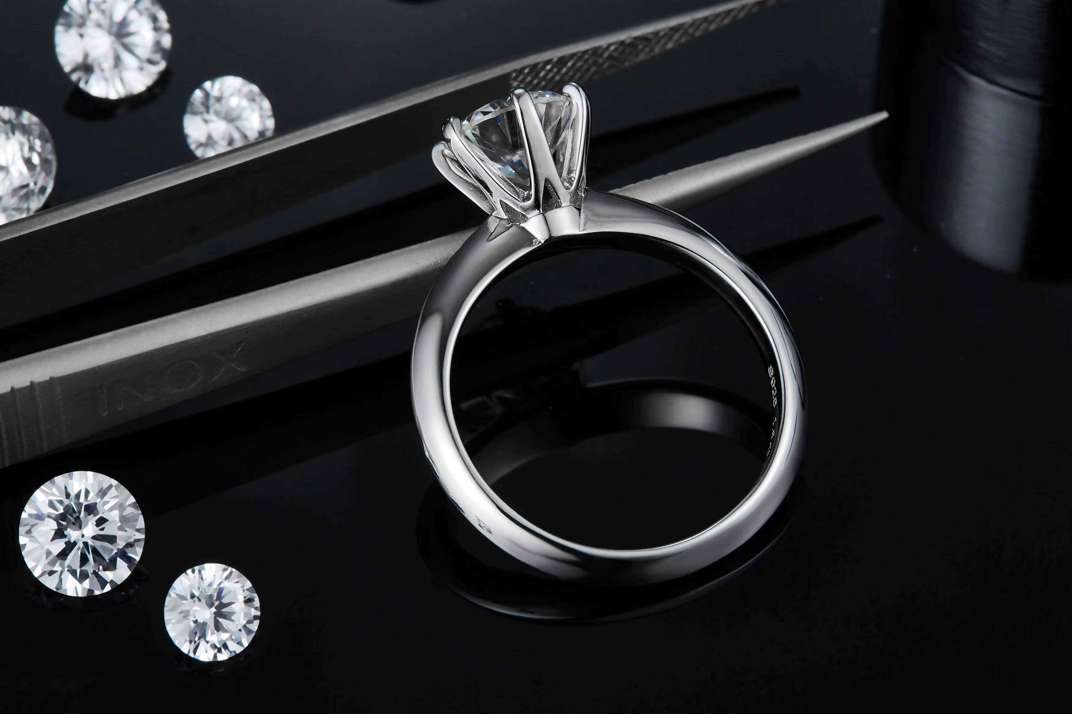 Cheap Factory Price Distinctive Moissanite Ring 925 Excellent Cut Diamond Ring for Girl