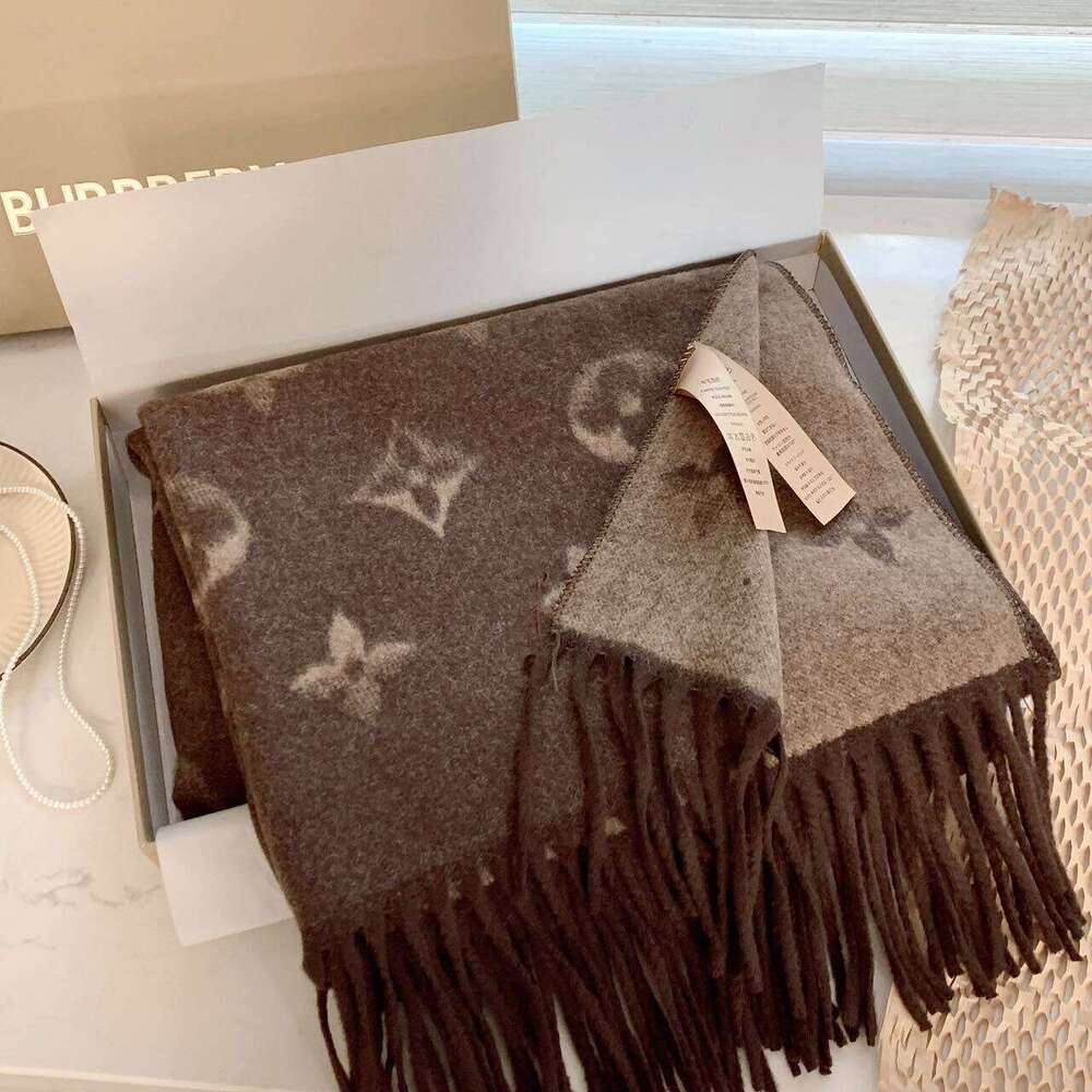 2025 High-End Double-Sided Cashmere Scarf for Women Letter Monogram Imitation Wool Neck Warmer Shawl with Tassels
