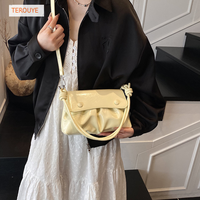 Folding versatile style handbag autumn and winter new fashion versatile style Korean style niche design women's shoulder bag luxury designer bag