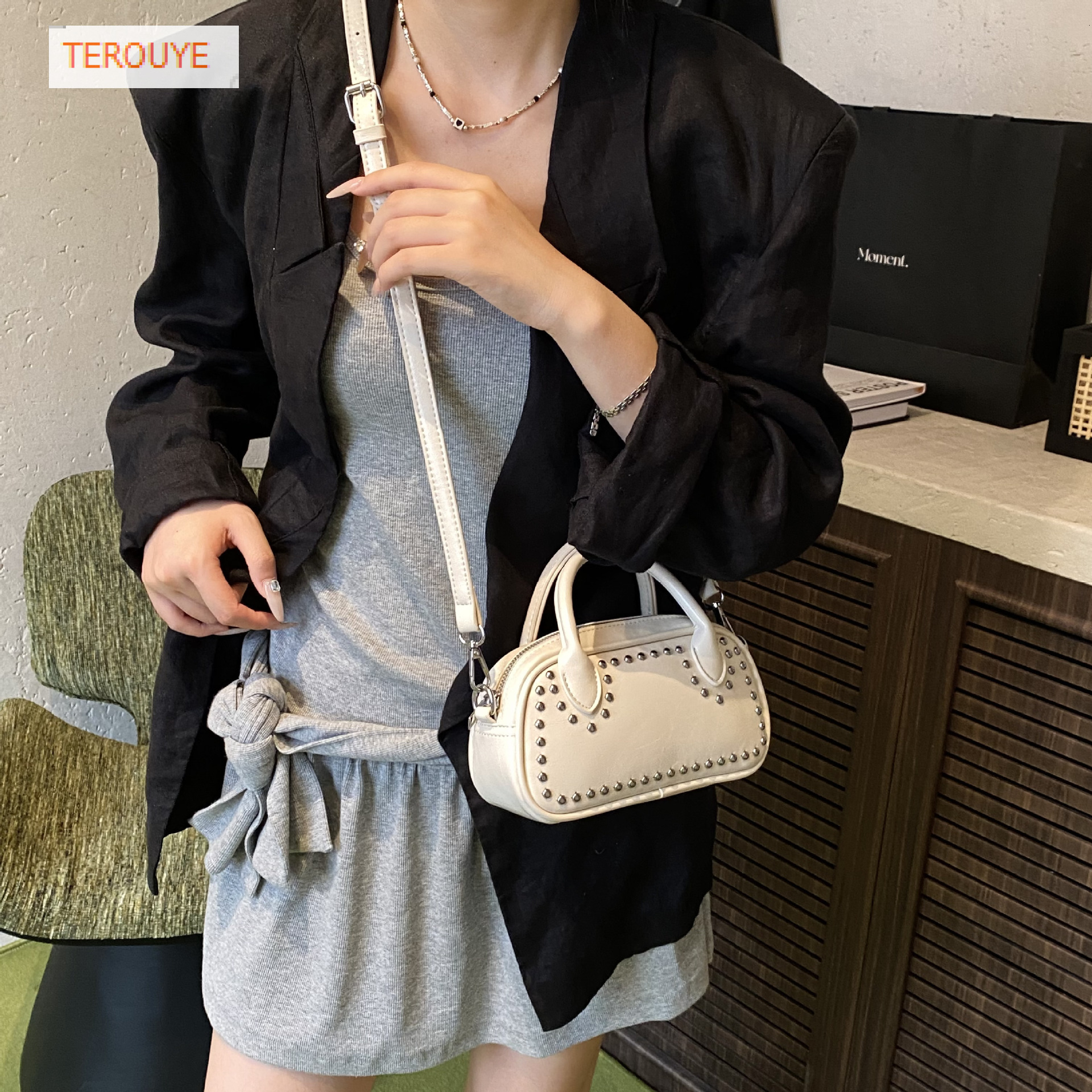 European and American Y2K style texture rivet handbag autumn and winter new style simple style small square bag trendy women's shoulder bag luxur