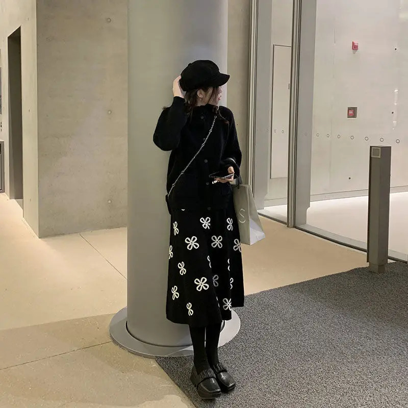 Korobov Vintage Floral Sweet Elegant Black Skirts Korean High Waist ALine Faldas Mujer Autumn Knitted Sweater Skirt 251020