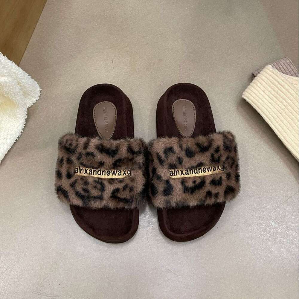 French Style 2025 New Autumn Winter Women's Thick-Soled Elegant Leopard Print Furry Slippers Outdoor Wear Versatile Comfortable Trendy