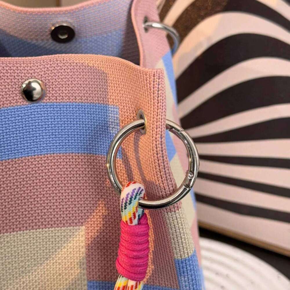 This multi-color knitted retro bucket handbag is simple color-blocked, versatile and easy to carry with you